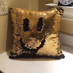 Reversible Pillow Black and Gold